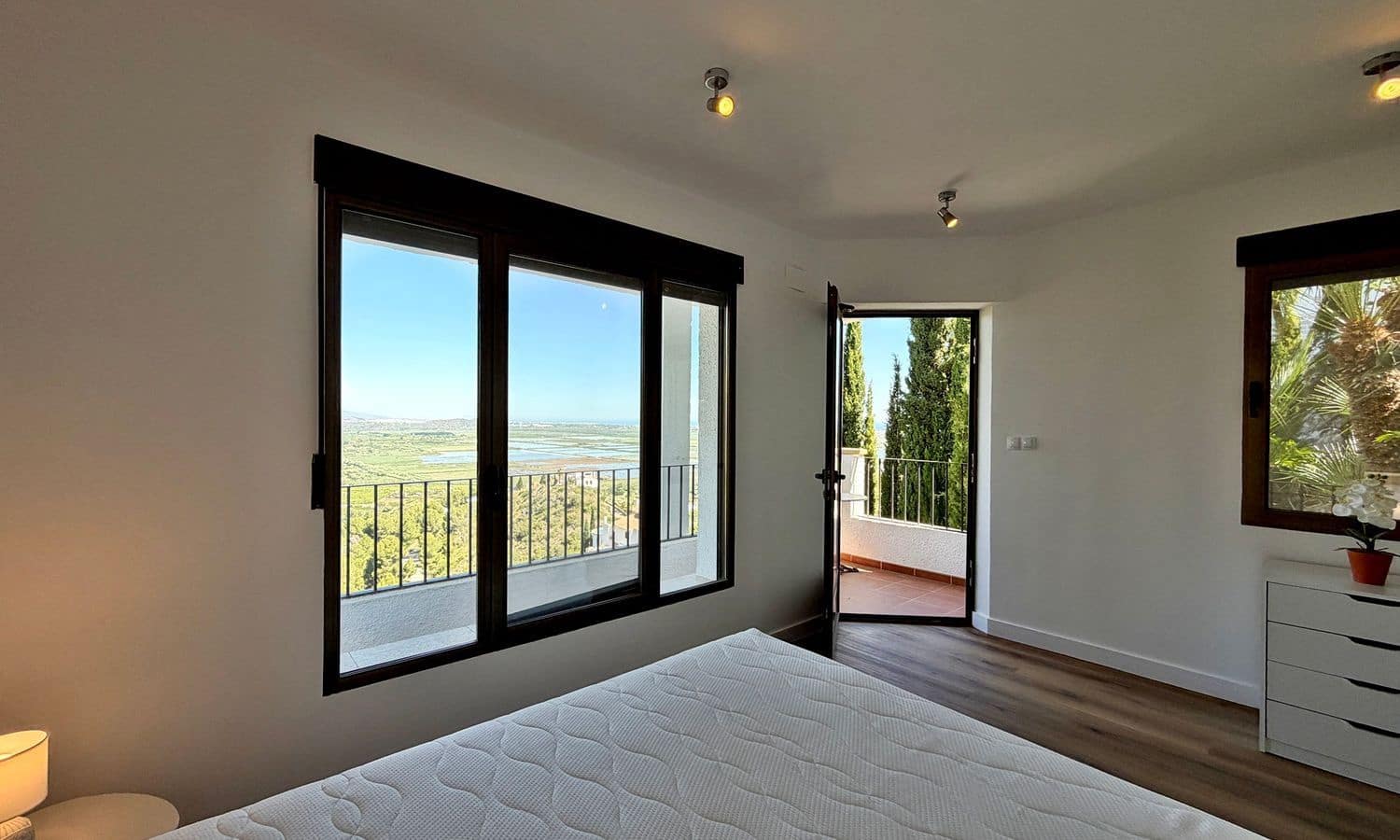 5 bedroom Villa for sale in Pego with pool garage - € 649,000 (Ref: 9866296)
