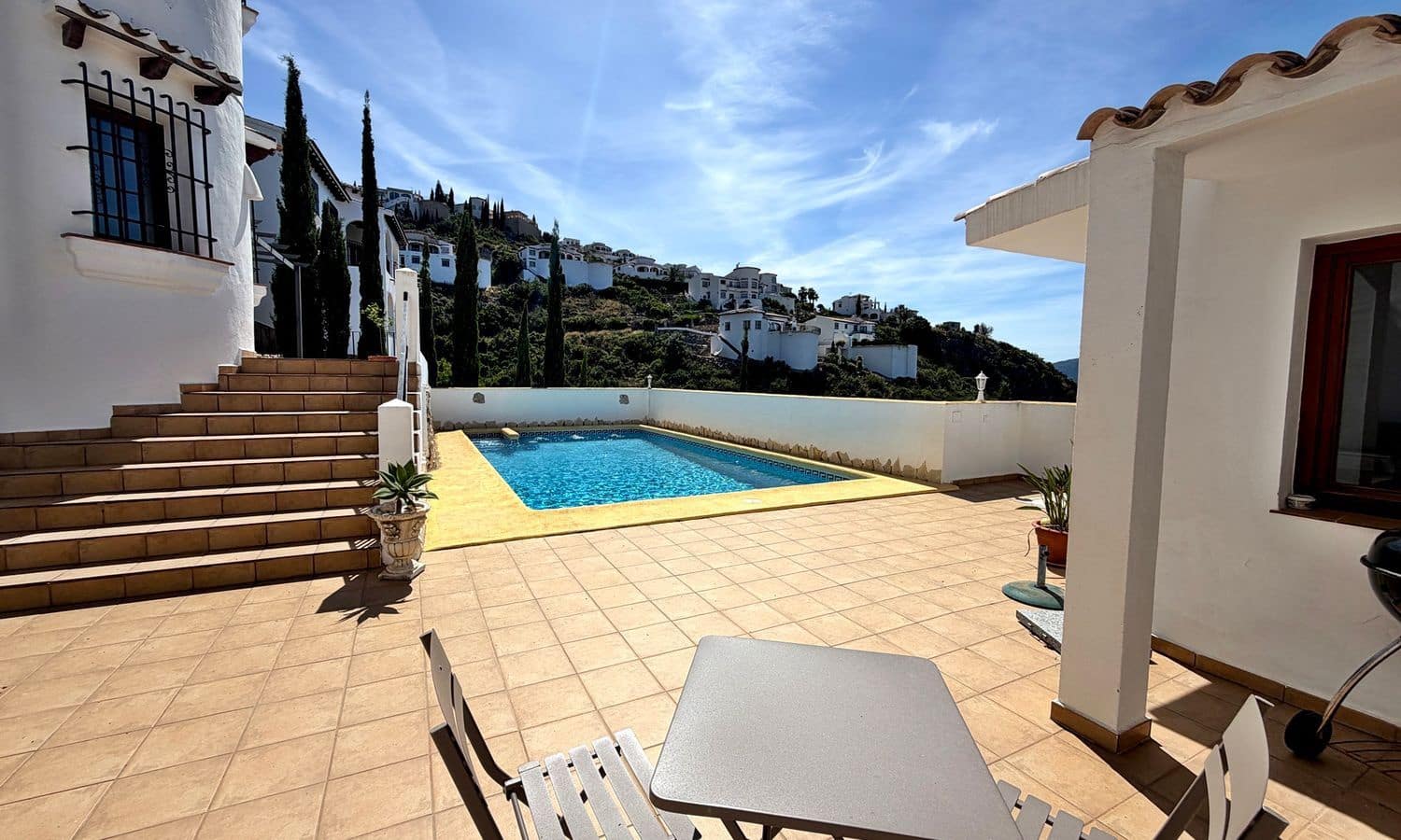 5 bedroom Villa for sale in Pego with pool garage - € 649,000 (Ref: 9866296)
