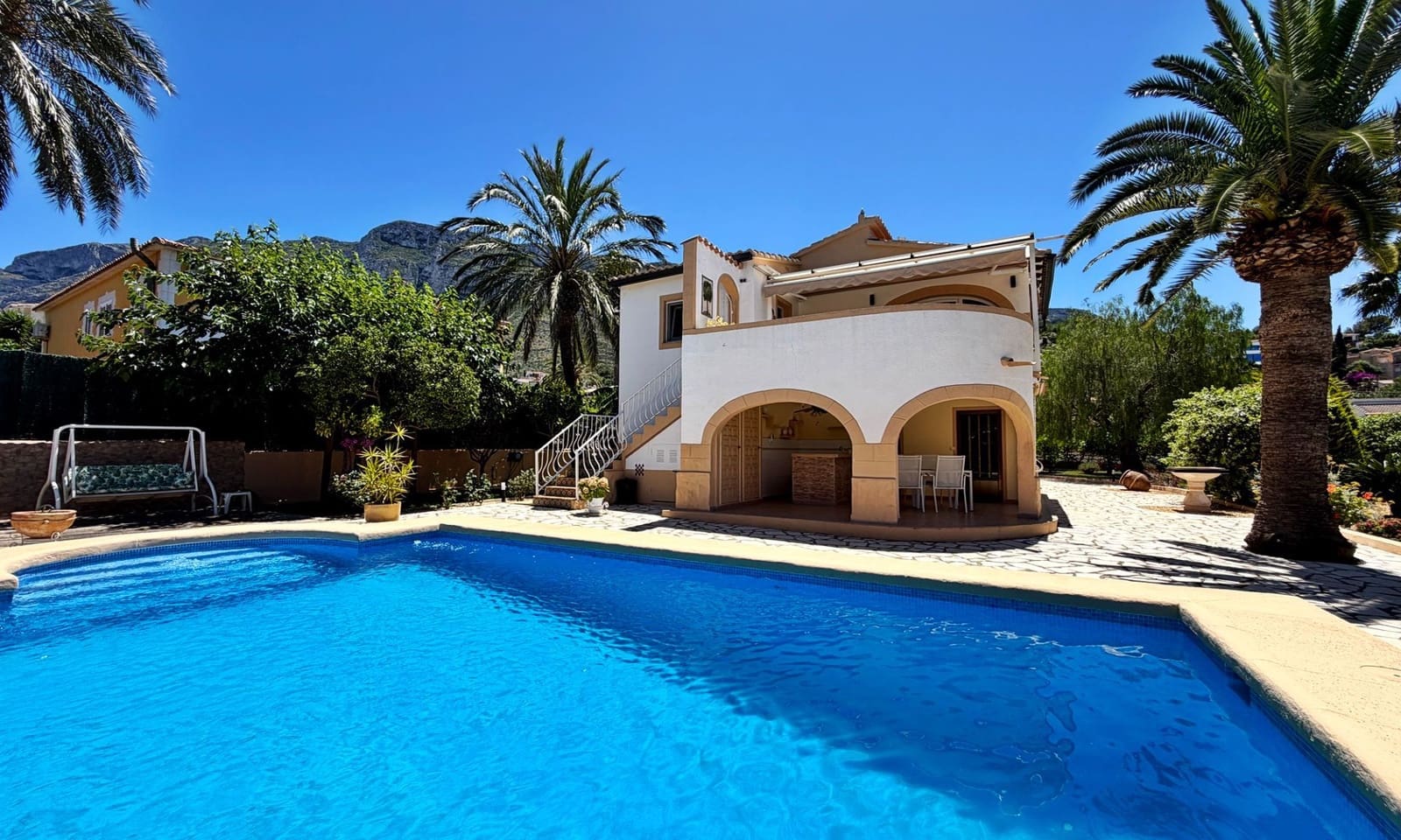 5 sovrum Villa till salu i Denia med pool garage - 695 000 € (Ref: 9906793)