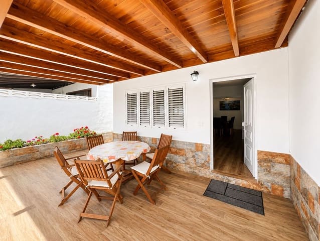 Villa/Maison de 3 chambres à louer à Puerto del Carmen, Tías avec garage - 2 500 € (Ref: 10031476)