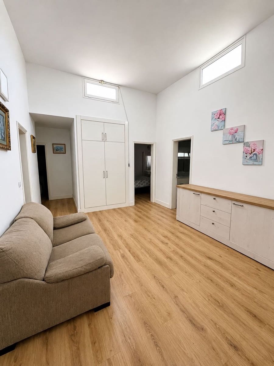 Villa/Maison de 3 chambres à louer à Puerto del Carmen avec garage - 2 500 € (Ref: 10031476)