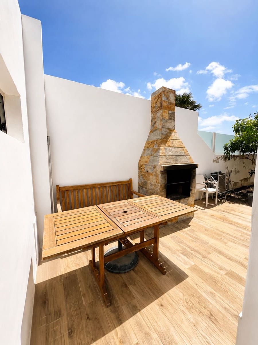 Villa/Maison de 3 chambres à louer à Puerto del Carmen avec garage - 2 500 € (Ref: 10031476)