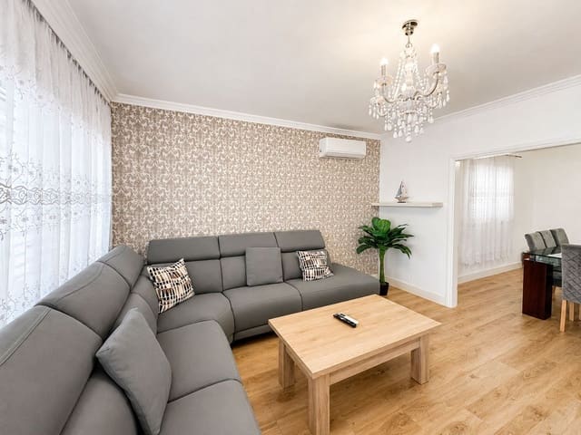 Villa/Maison de 3 chambres à louer à Puerto del Carmen, Tías avec garage - 2 500 € (Ref: 10031476)