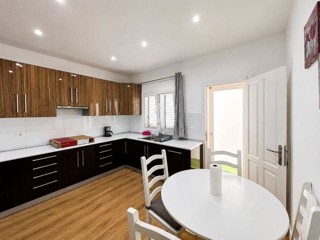 Villa/Maison de 3 chambres à louer à Puerto del Carmen, Tías avec garage - 2 500 € (Ref: 10031476)