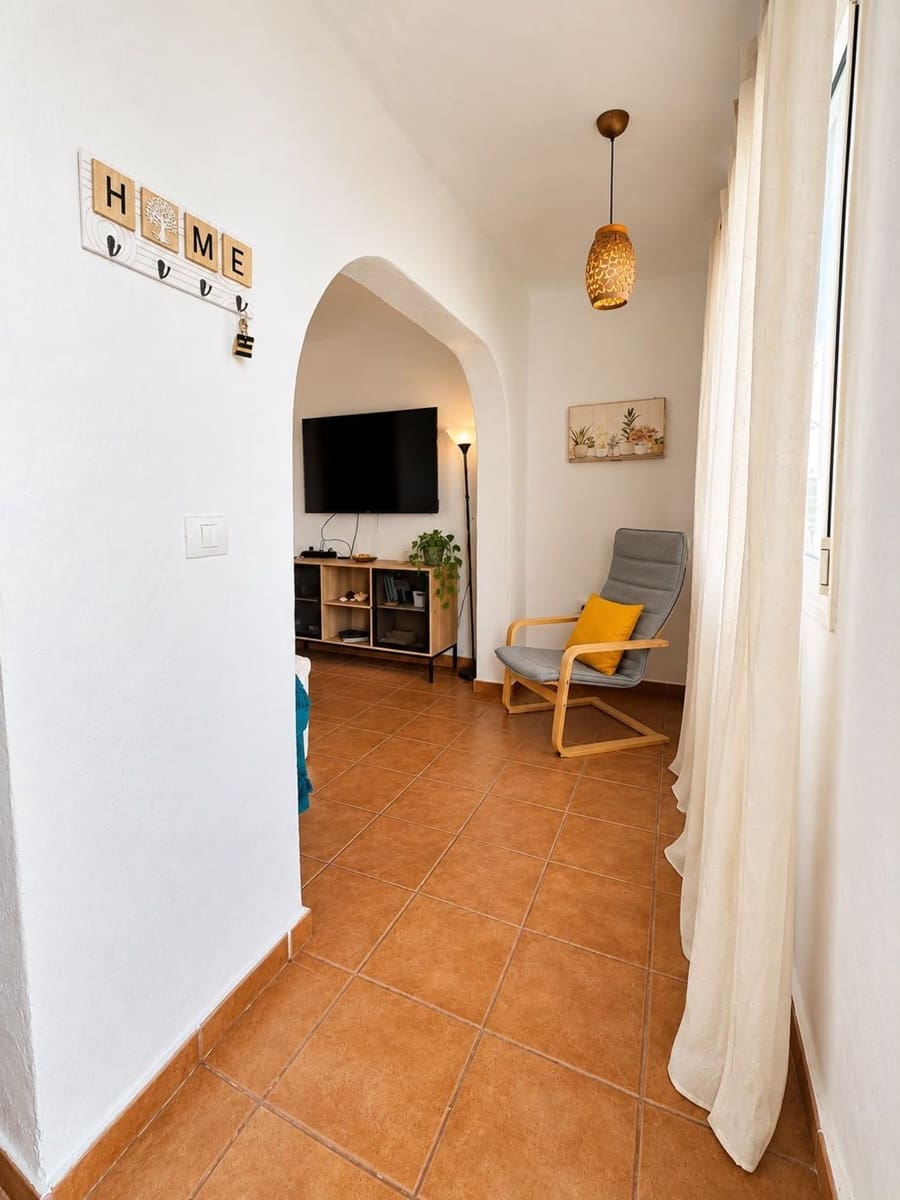 2 bedroom Townhouse for rent in El Golfo with garage - € 950 (Ref: 10099543)