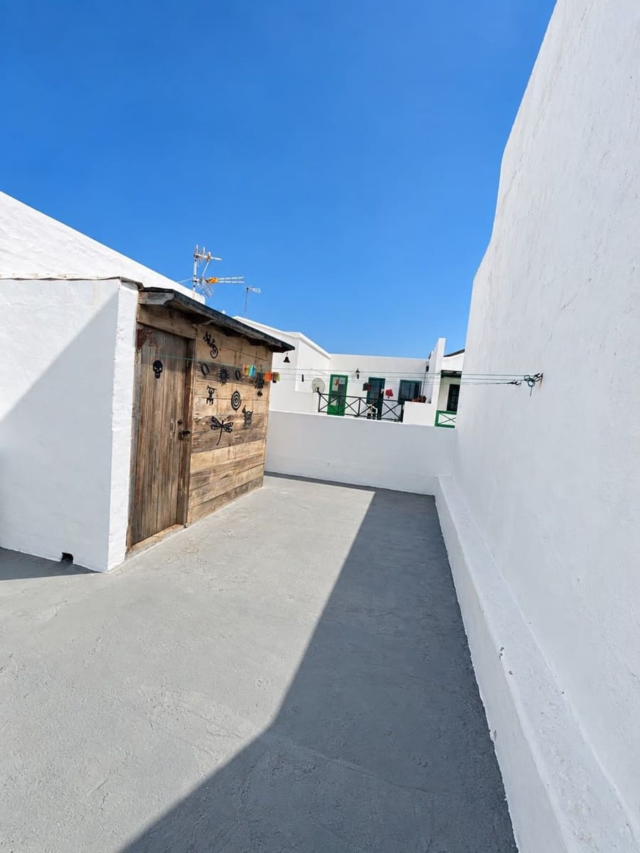2 bedroom Townhouse for rent in El Golfo with garage - € 950 (Ref: 10099543)