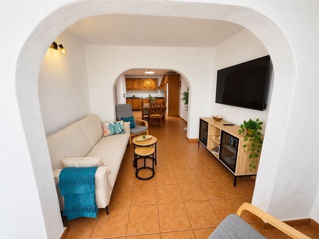 2 bedroom Townhouse for rent in El Golfo, Yaiza - € 950 (Ref: 10099543)