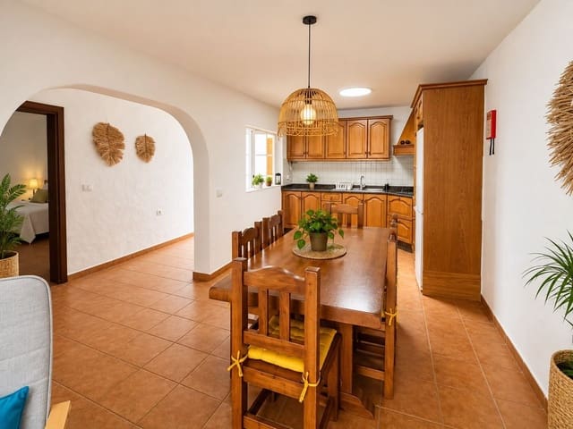 2 bedroom Townhouse for rent in El Golfo, Yaiza - € 950 (Ref: 10099543)