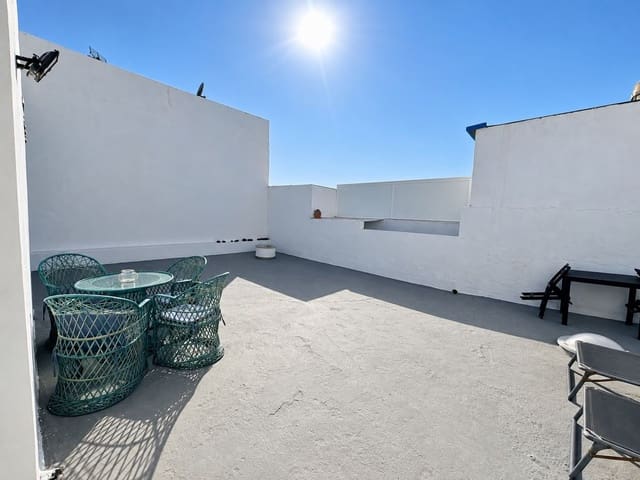 2 bedroom Townhouse for rent in El Golfo, Yaiza - € 950 (Ref: 10099543)