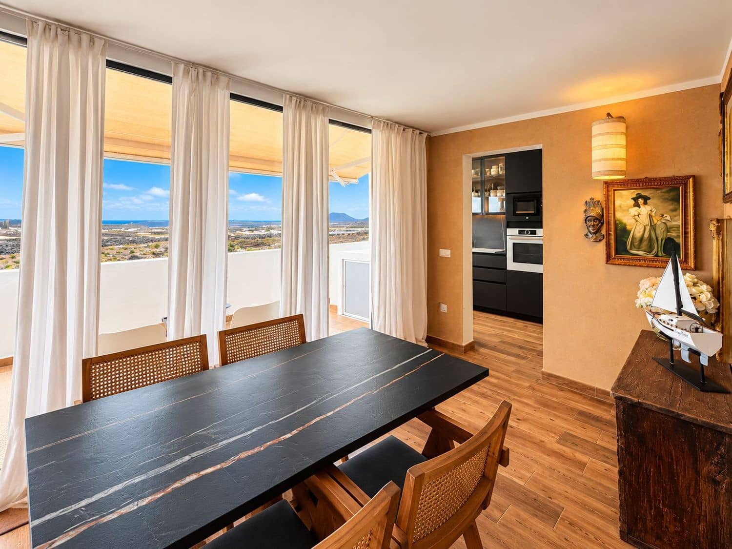 Apartamento de 2 habitaciones en Teguise en venta con garaje - 350.000 € (Ref: 10170590)