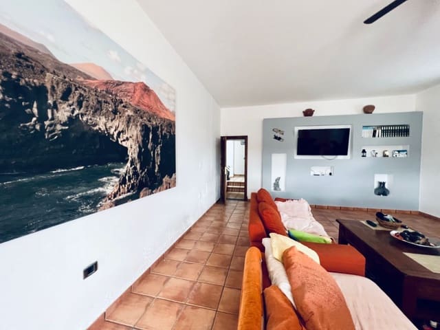 5 soverom Villa til salgs i Yaiza med svømmebasseng garasje - € 799 000 (Ref: 7843557)