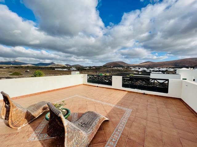 5 soverom Villa til salgs i Yaiza med svømmebasseng garasje - € 799 000 (Ref: 7843557)