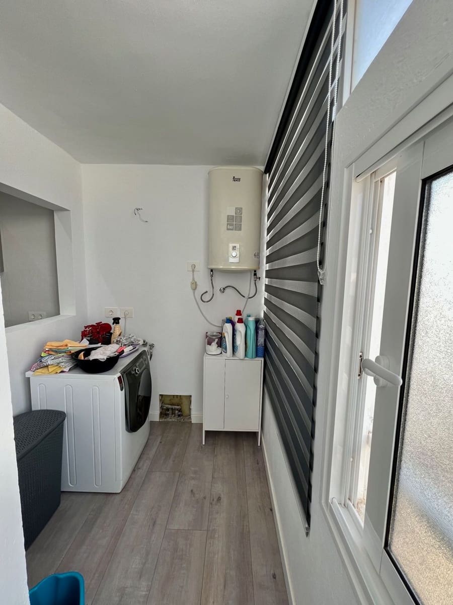 2 bedroom Apartment for rent in Arrecife with garage - € 1,250 (Ref: 8903266)