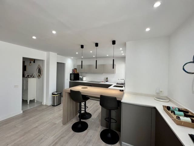 2 bedroom Apartment for rent in Arrecife with garage - € 1,250 (Ref: 8903266)