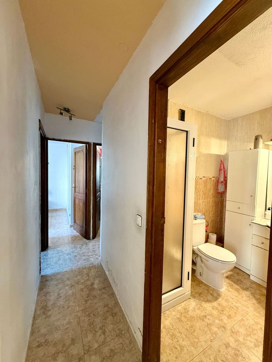 4 bedroom Apartment for sale in Arrecife - € 180,000 (Ref: 8917721)