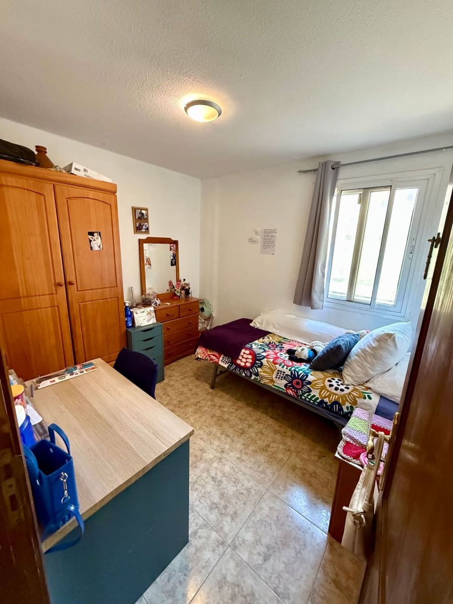 4 bedroom Apartment for sale in Arrecife - € 180,000 (Ref: 8917721)