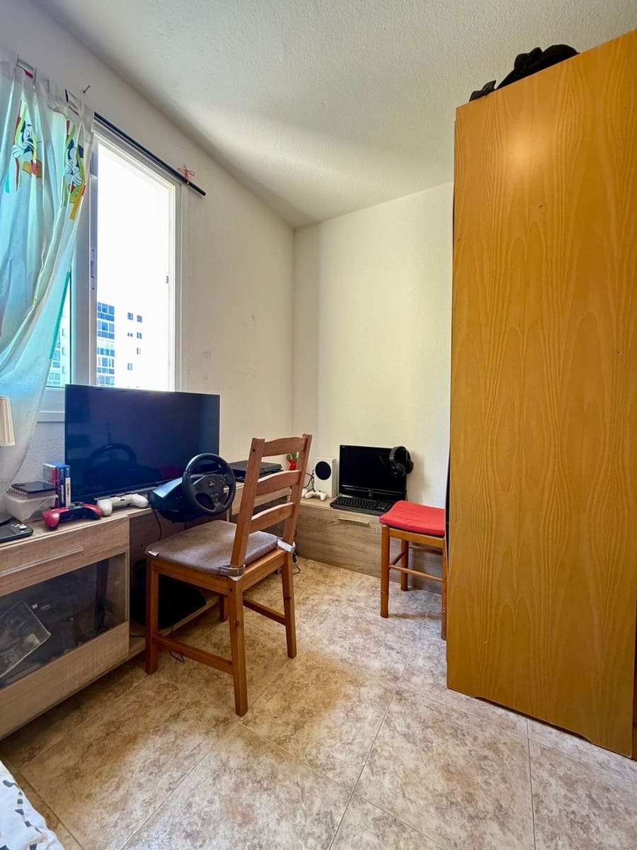 4 bedroom Apartment for sale in Arrecife - € 180,000 (Ref: 8917721)