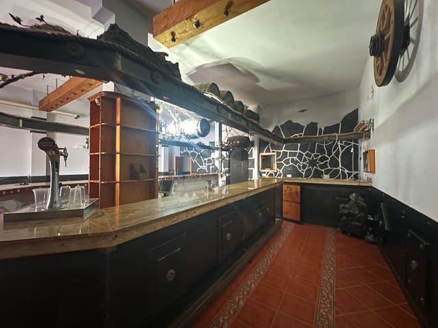 Kaupallinen vuokrattavana paikassa Arrecife - 1 770 € (Ref: 9183305)