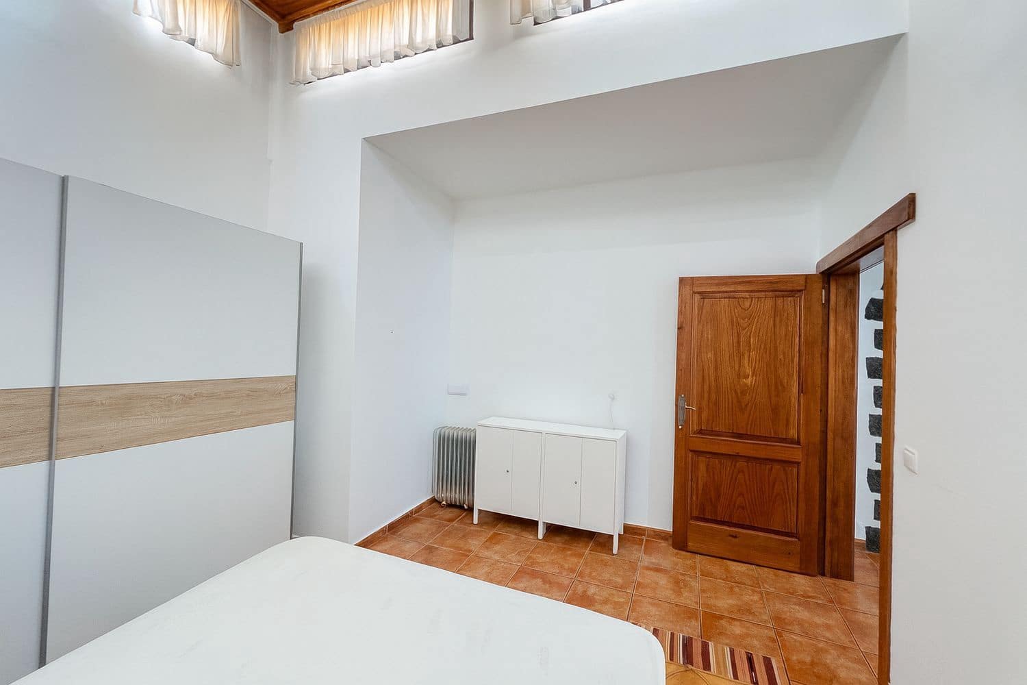 2 bedroom Townhouse for rent in San Bartolome with garage - € 1,800 (Ref: 9322471)