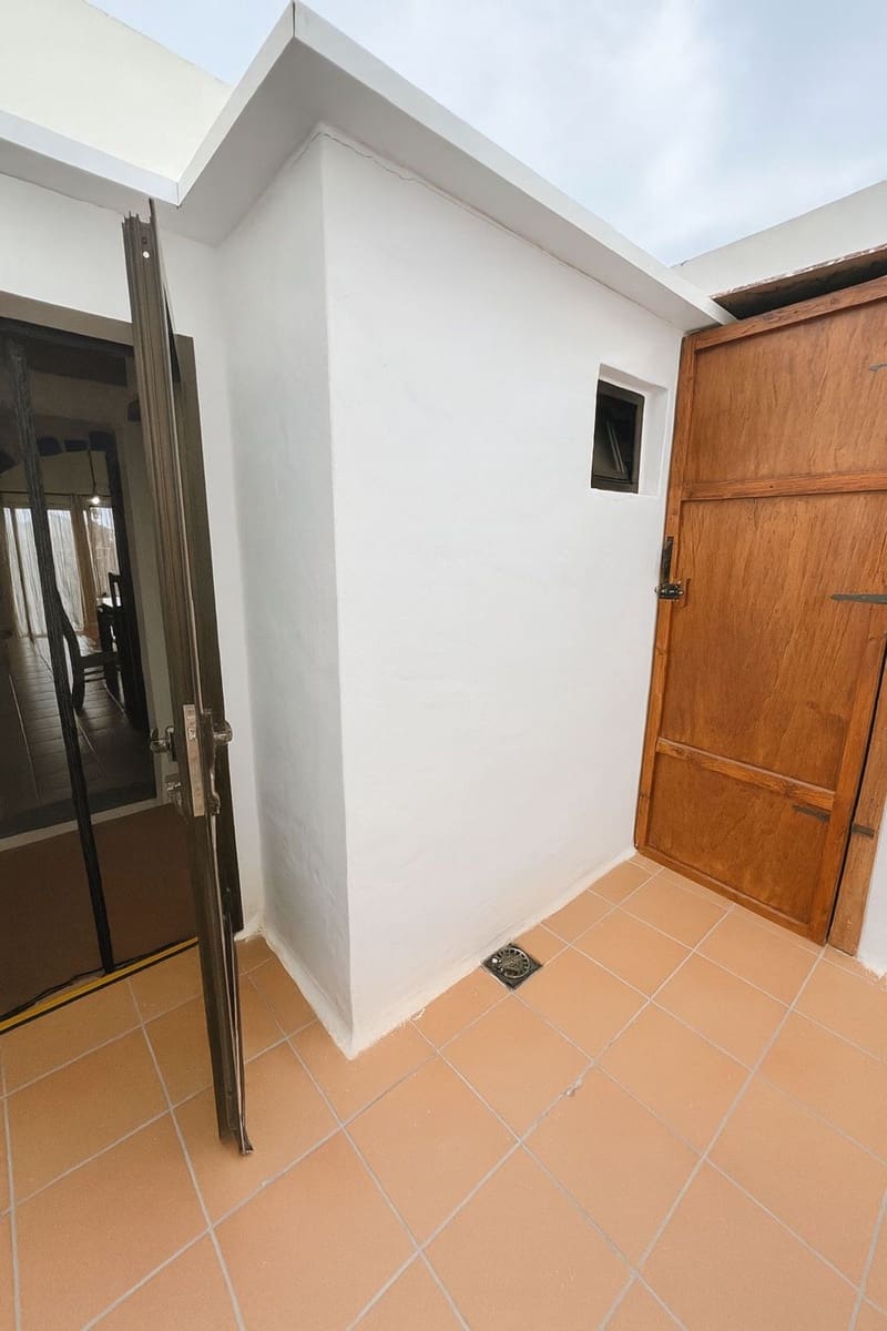 2 bedroom Townhouse for rent in San Bartolome with garage - € 1,800 (Ref: 9322471)