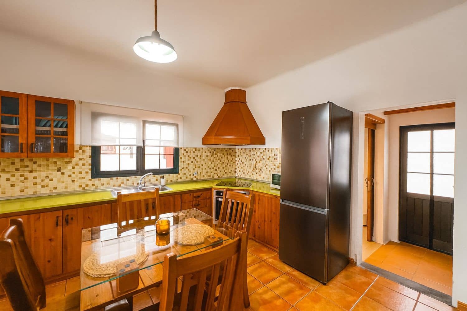 2 bedroom Townhouse for rent in San Bartolome with garage - € 1,800 (Ref: 9322471)