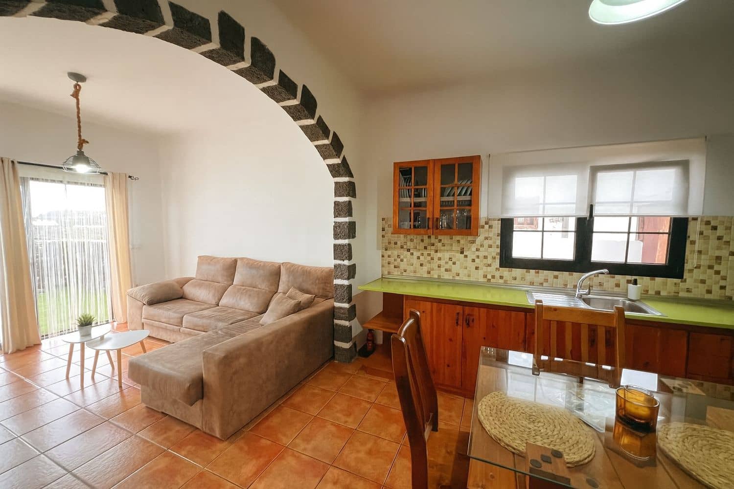 2 bedroom Townhouse for rent in San Bartolome with garage - € 1,800 (Ref: 9322471)