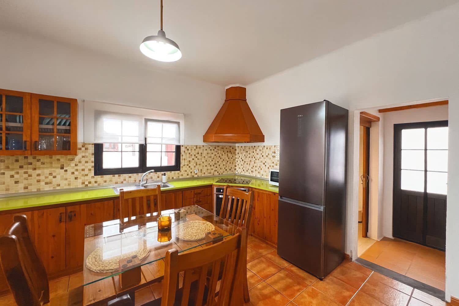 2 bedroom Townhouse for rent in San Bartolome with garage - € 1,800 (Ref: 9322471)