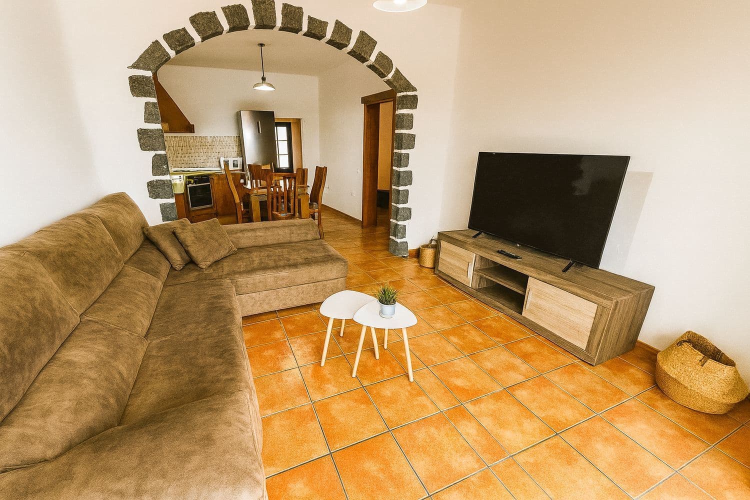 2 bedroom Townhouse for rent in San Bartolome with garage - € 1,800 (Ref: 9322471)