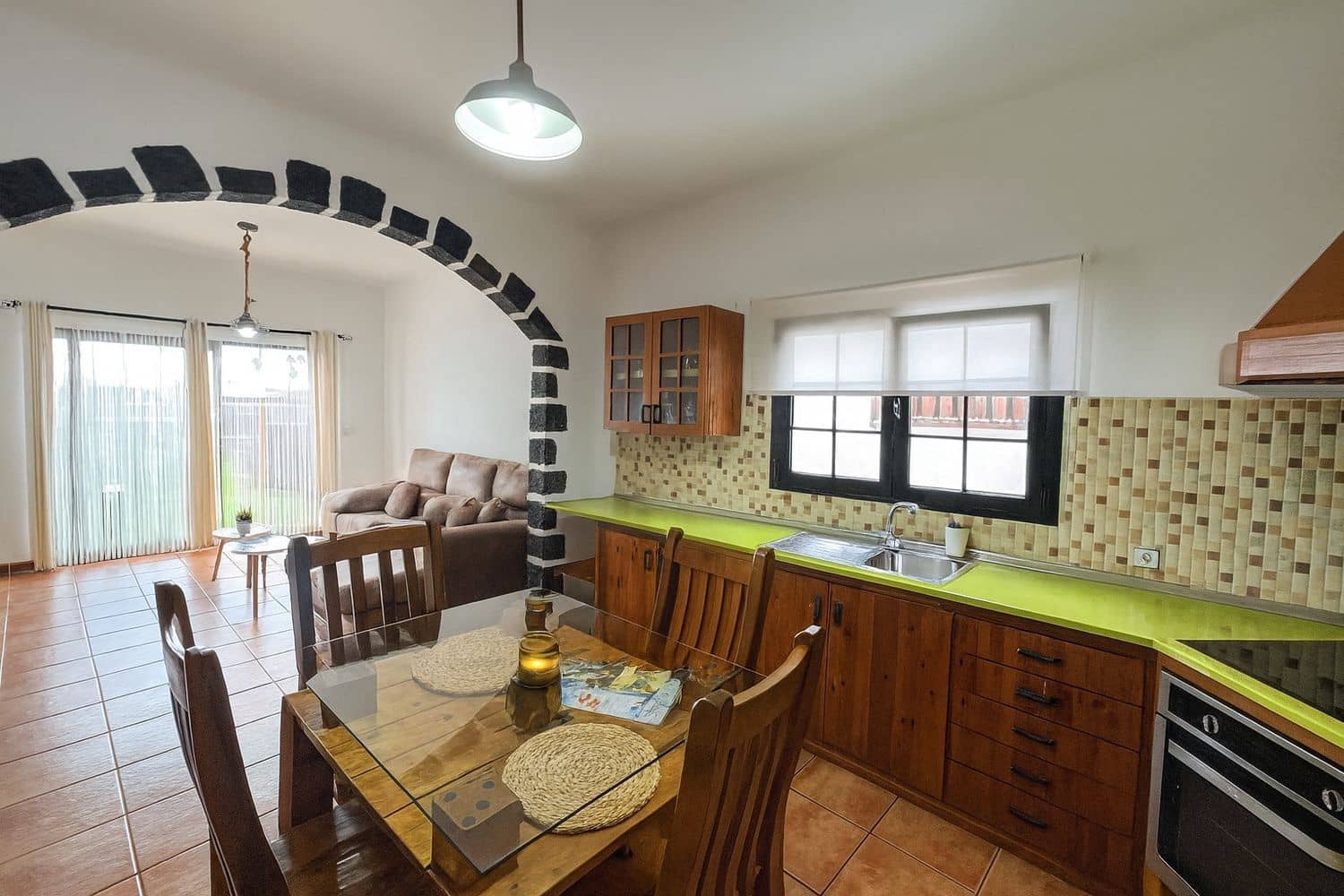 2 bedroom Townhouse for rent in San Bartolome with garage - € 1,800 (Ref: 9322471)