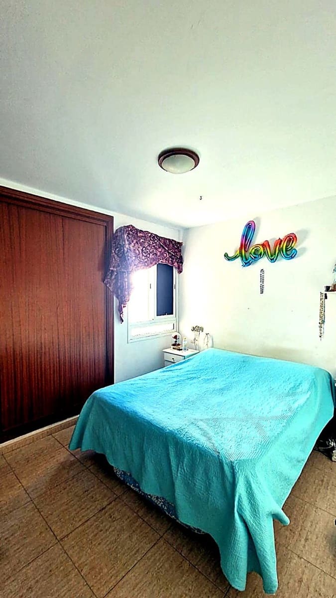 2 bedroom Apartment for sale in Arrecife with garage - € 125,000 (Ref: 9425687)