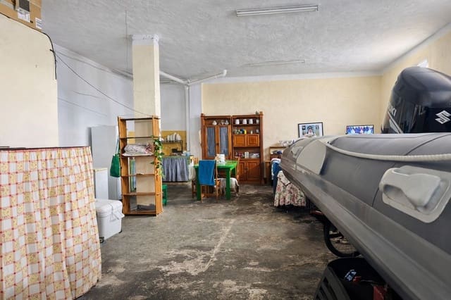 3 bedroom Finca/Country House for sale in Arrecife with garage - € 299,000 (Ref: 9465283)