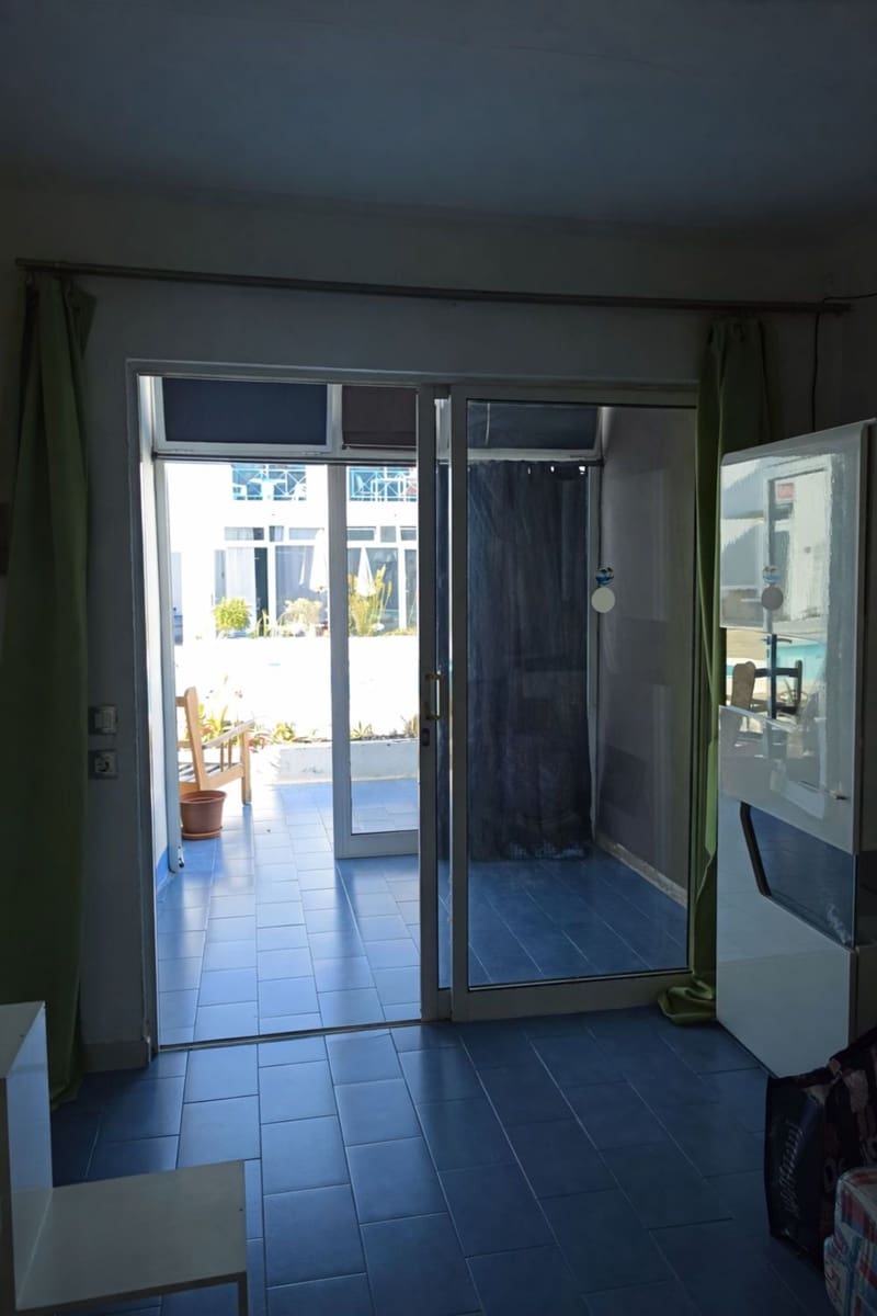 Appartement te koop in Puerto del Carmen met zwembad garage - € 150.000 (Ref: 9465284)