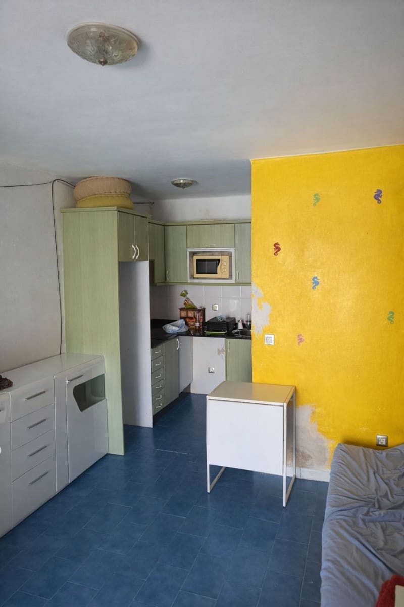 Appartement te koop in Puerto del Carmen met zwembad garage - € 150.000 (Ref: 9465284)