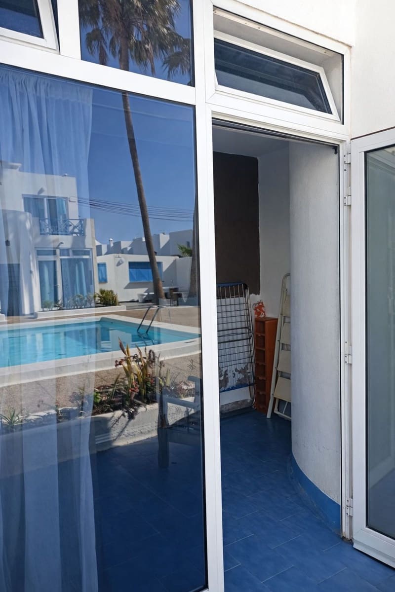 Appartement te koop in Puerto del Carmen met zwembad garage - € 150.000 (Ref: 9465284)