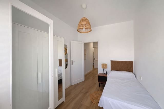 2 bedroom Apartment for rent in Arrecife with garage - € 1,000 (Ref: 9480821)