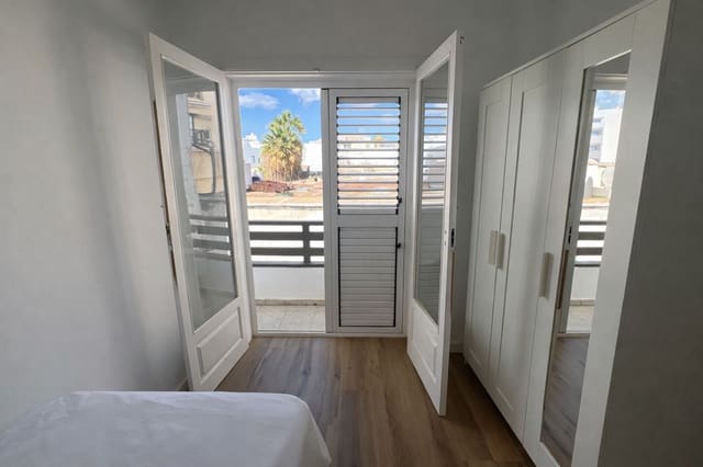 2 bedroom Apartment for rent in Arrecife with garage - € 1,000 (Ref: 9480821)