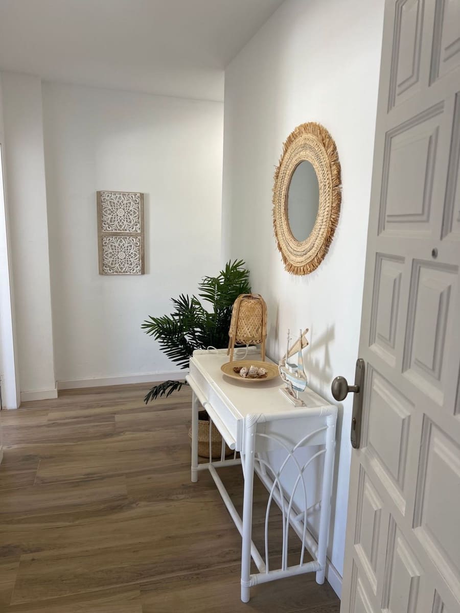 2 bedroom Apartment for rent in Arrecife with garage - € 1,000 (Ref: 9480821)