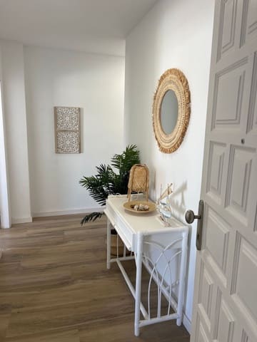 2 bedroom Apartment for rent in Arrecife with garage - € 1,000 (Ref: 9480821)