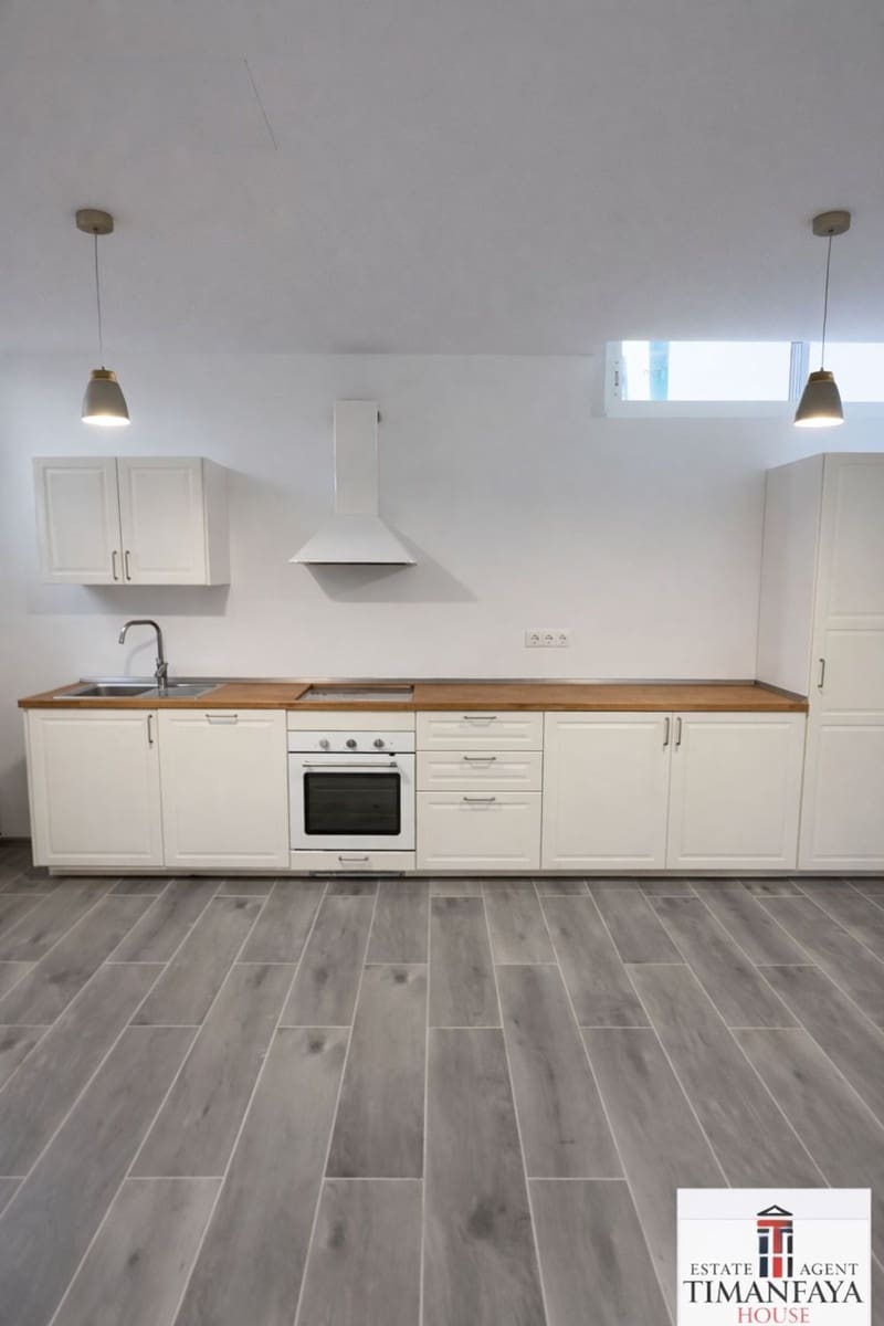 2 bedroom Apartment for sale in Puerto del Carmen with garage - € 280,000 (Ref: 9485042)