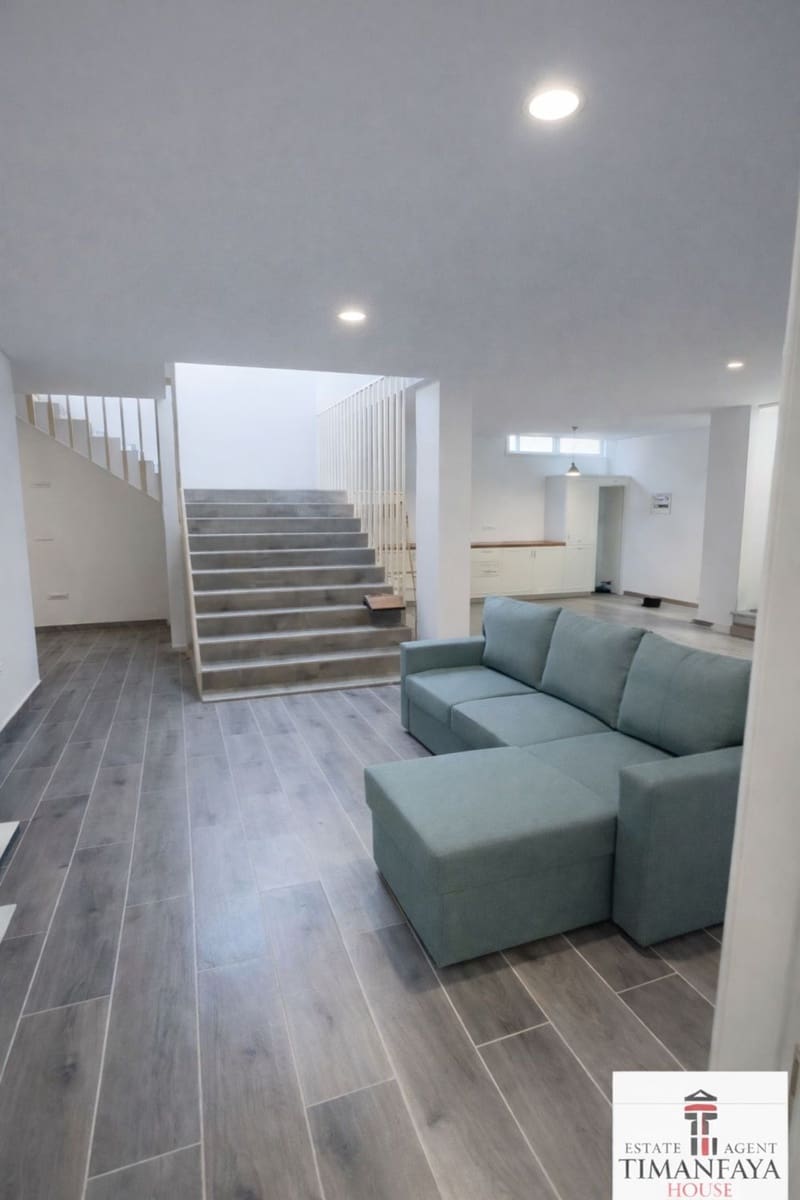 2 bedroom Apartment for sale in Puerto del Carmen with garage - € 280,000 (Ref: 9485042)