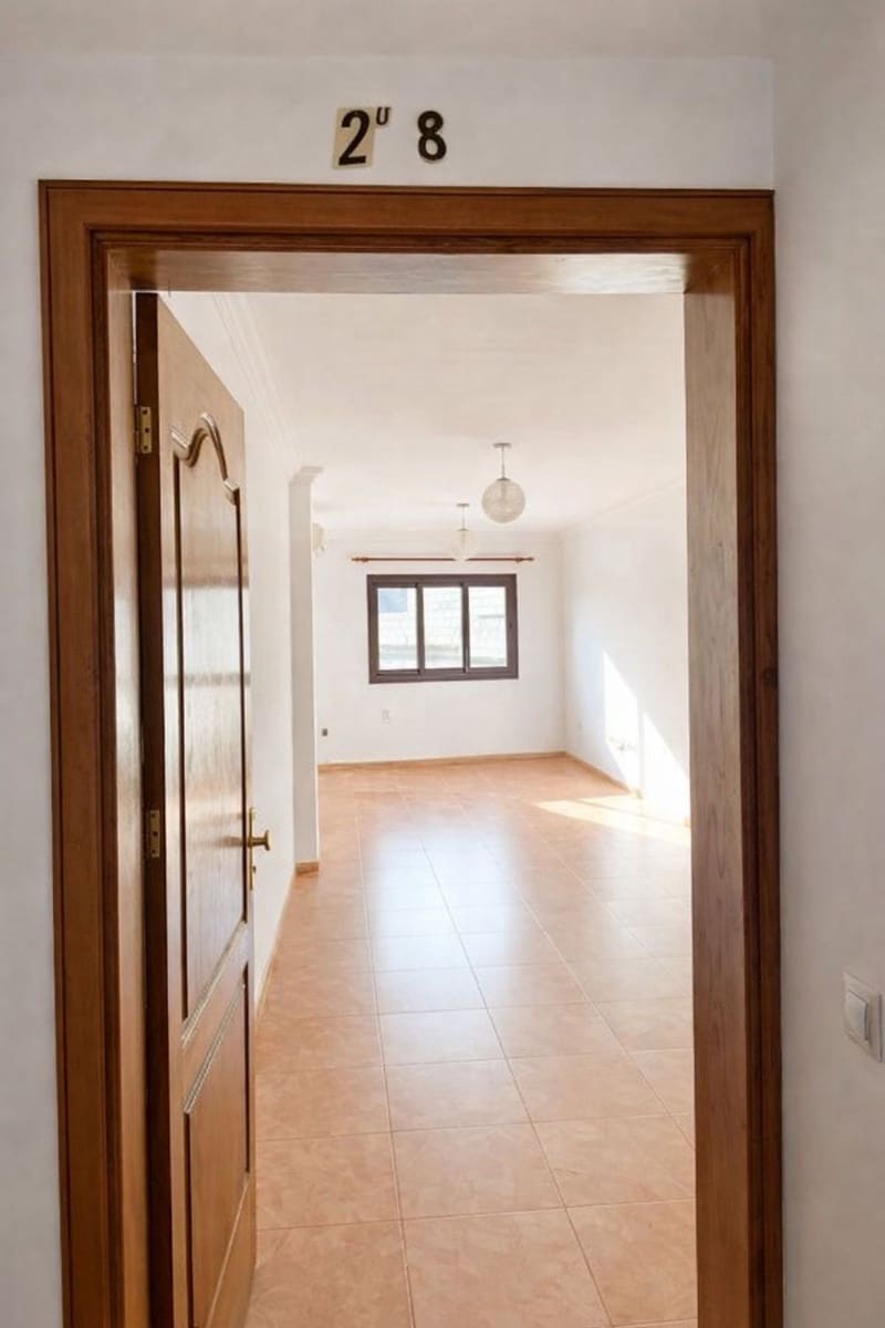 2 bedroom Apartment for sale in Arrecife with garage - € 186,000 (Ref: 9700314)