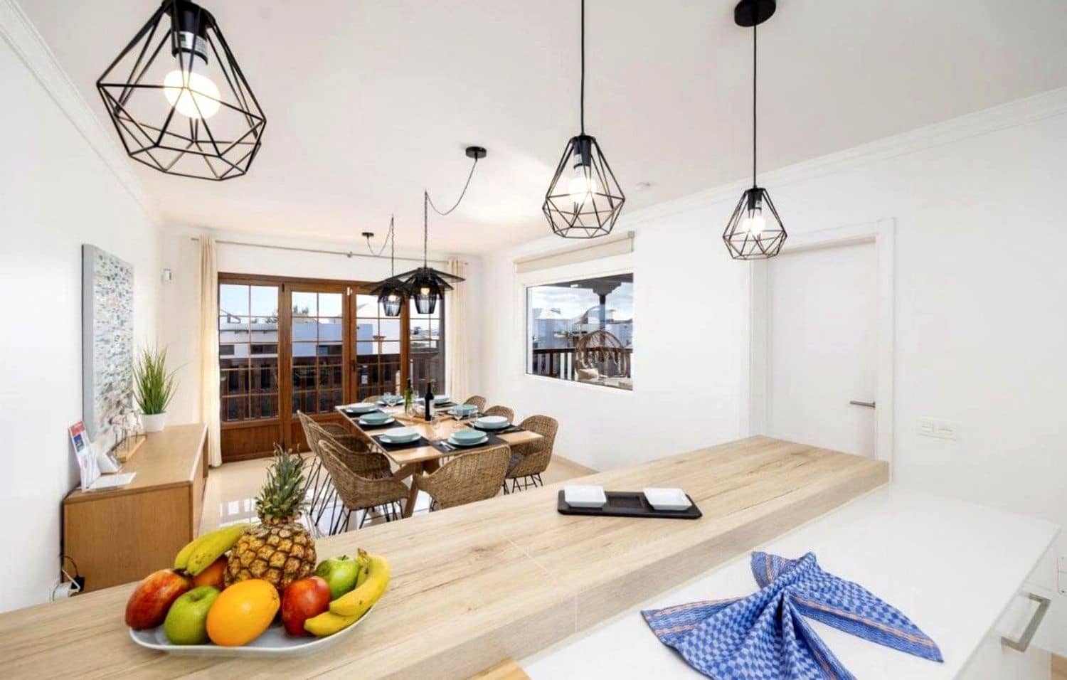 4 bedroom Townhouse for sale in Playa Blanca with pool garage - € 650,000 (Ref: 9741526)