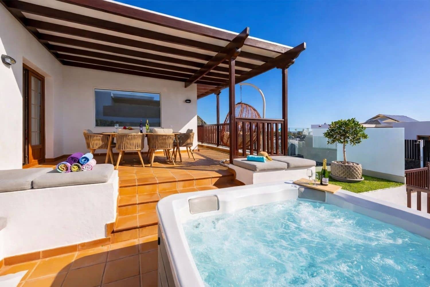 4 bedroom Townhouse for sale in Playa Blanca with pool garage - € 650,000 (Ref: 9741526)