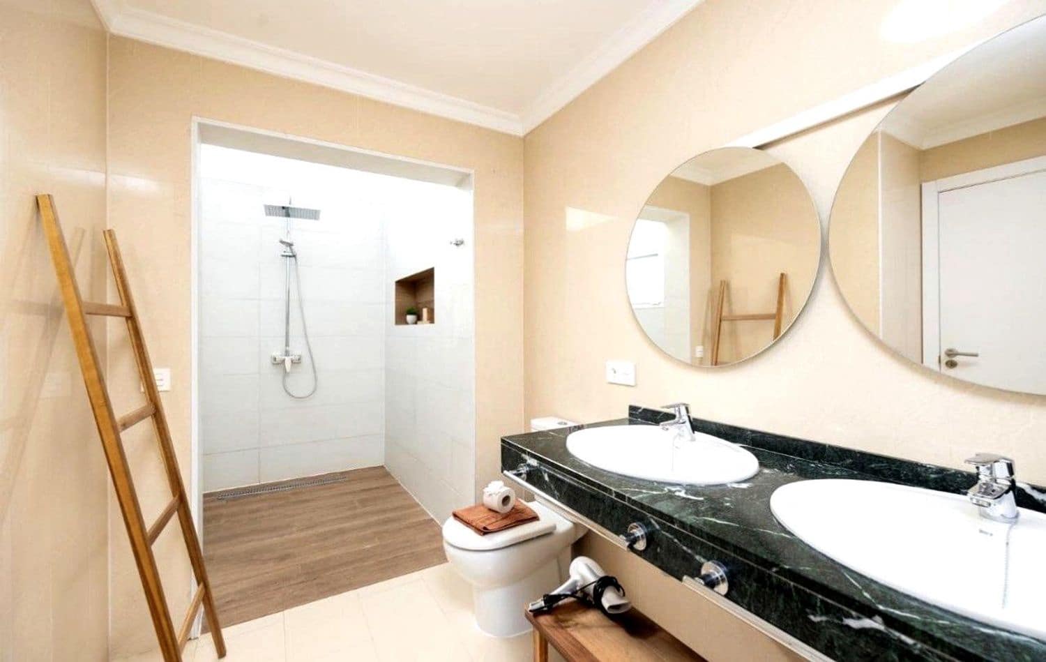 4 bedroom Townhouse for sale in Playa Blanca with pool garage - € 650,000 (Ref: 9741526)