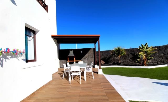 4 soveværelse Villa til salg i Montaña Roja, Yaiza med swimmingpool garage - € 640.000 (Ref: 9761599)