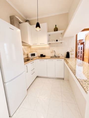 Apartamento de 2 habitaciones en Punta Mujeres, Haría en alquiler con garaje - 1.100 € (Ref: 9830742)