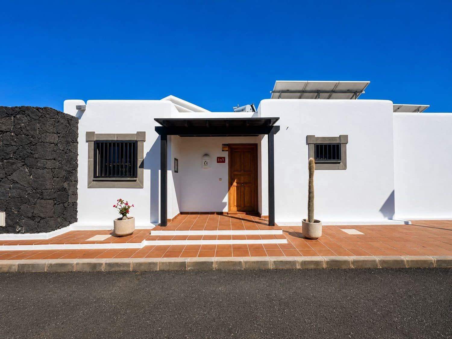 2 bedroom Townhouse for sale in Playa Blanca with pool garage - € 530,000 (Ref: 9932836)