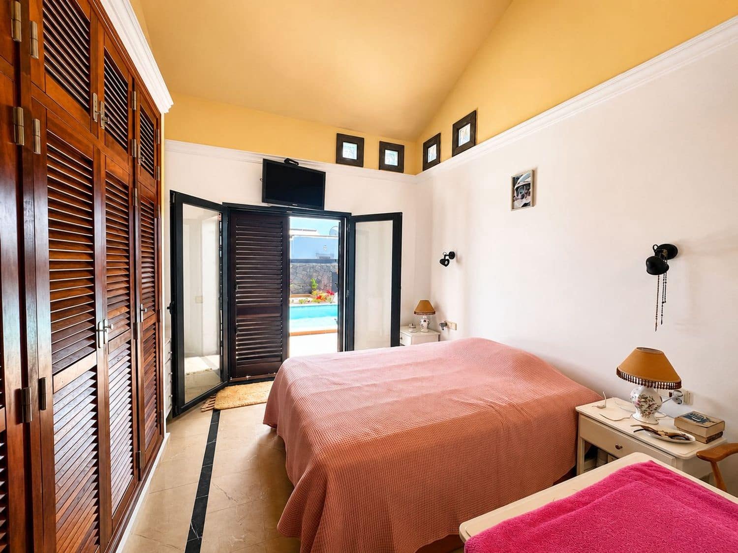 2 bedroom Townhouse for sale in Playa Blanca with pool garage - € 530,000 (Ref: 9932836)