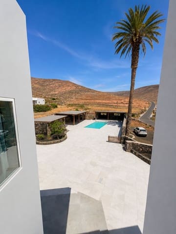 5 soverom Villa til leie i Tabayesco, Haría med svømmebasseng garasje - € 3 900 (Ref: 9964889)