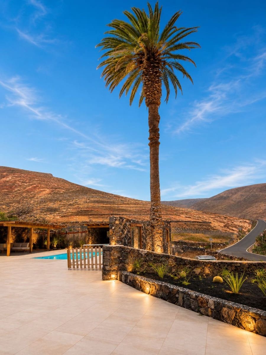 5 slaapkamer Villa te huur in Tabayesco met zwembad garage - € 3.900 (Ref: 9964889)